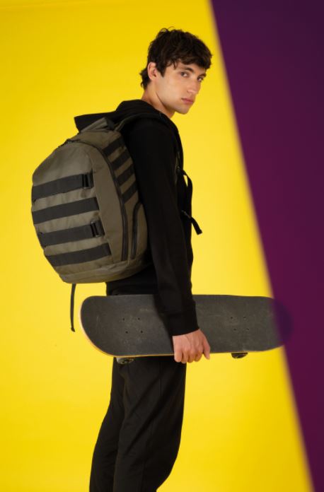 Mìstský batoh se skateboardovými pásky - zvìtšit obrázek